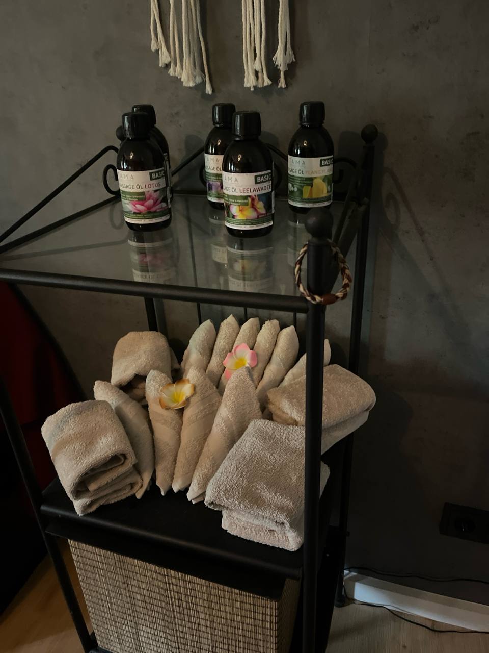 Liebevolle Details im Massageraum